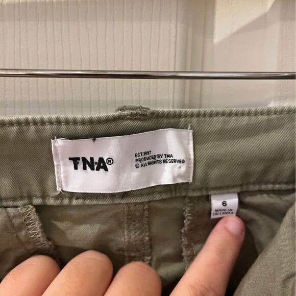 Aritzia TNA Cargo pants green size 6 - Picture 2 of 2